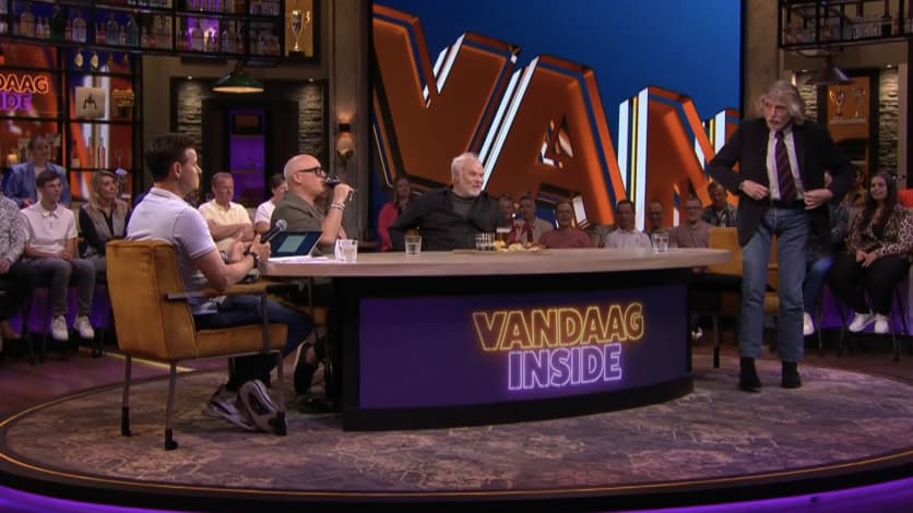 Johan Derksen sprint studio uit tijdens uitzending vanwege nieuwe single Wilfred Genee