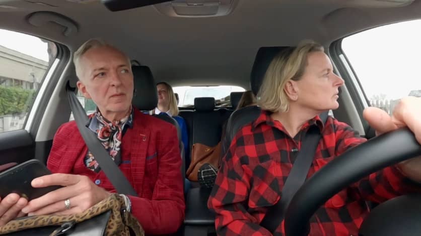 Chateau Meiland La Dolce Vita: Boze Martien stapt uit auto: 'Ik wil niet  uitgemaakt worden voor mongool!' gemist? Bekijk hier het fragment - kijk.nl