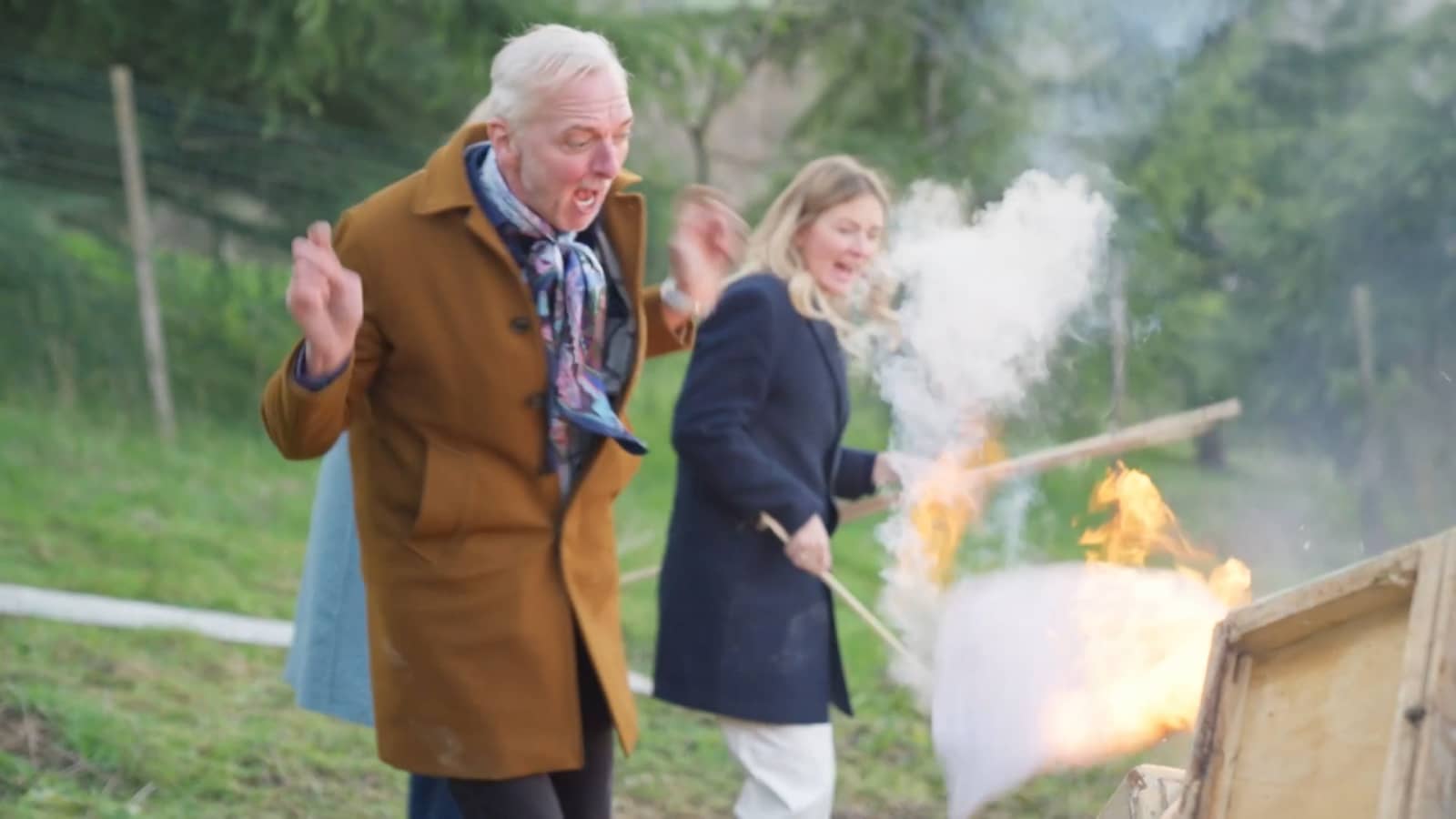 Chateau Meiland La Dolce Vita: Martien helemaal in z'n element: fikkie stoken! gemist? Bekijk hier het fragment - kijk.nl